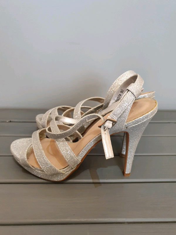 silver sandals size 7